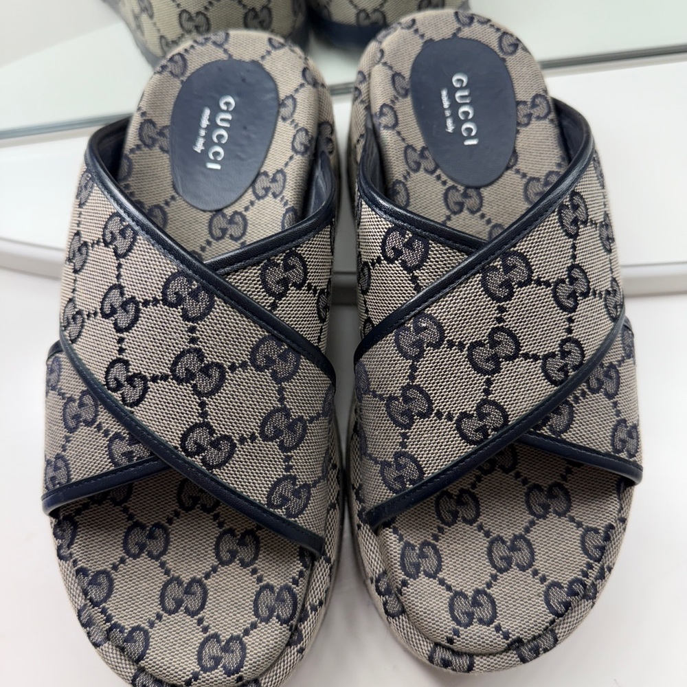 Gucci Angelina Maxi GG Platform Slides Beige Navy Sandals Size 6 US 36 EU